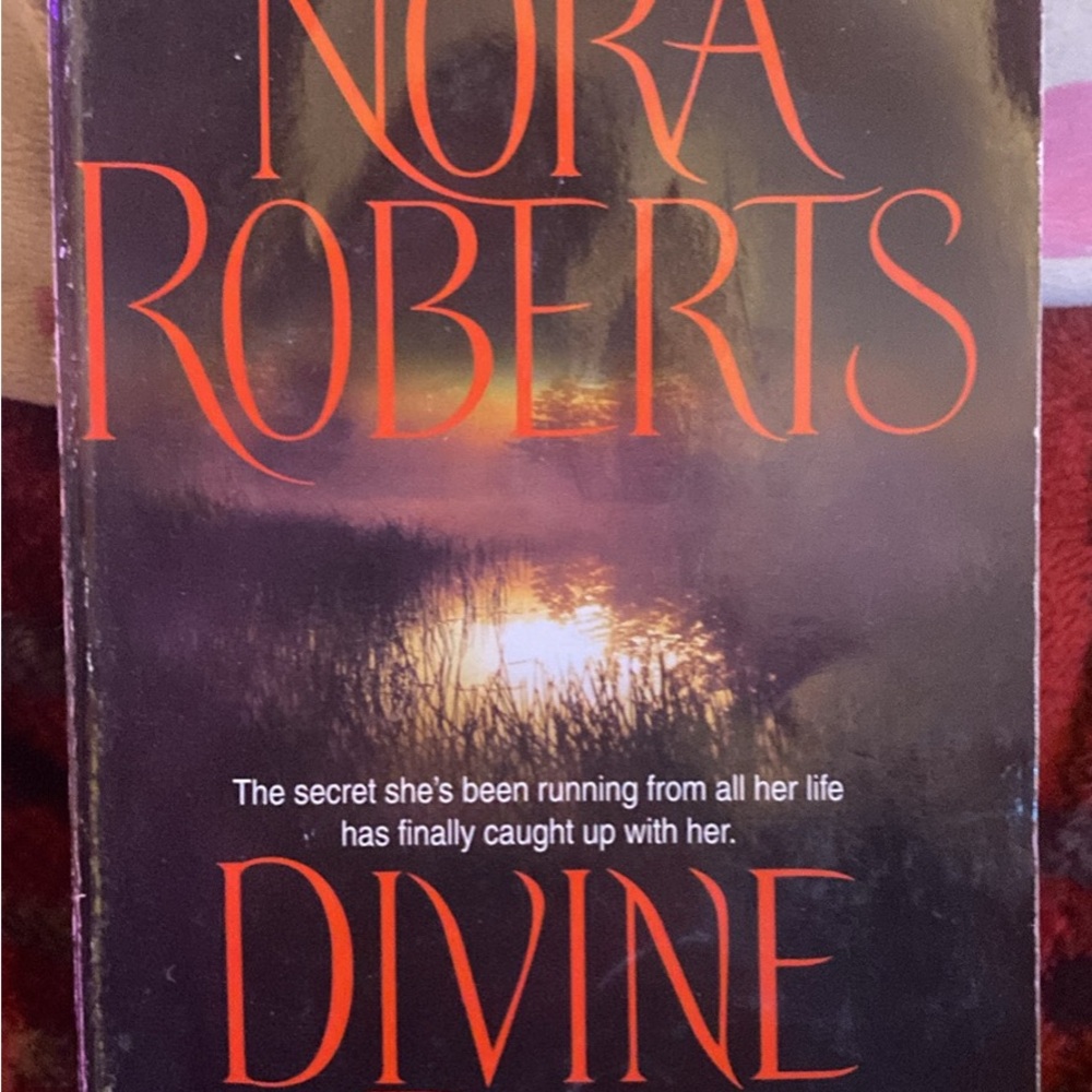 'Divine' Coffee Table Book with Black and Red Cover - Picture 1 of 3